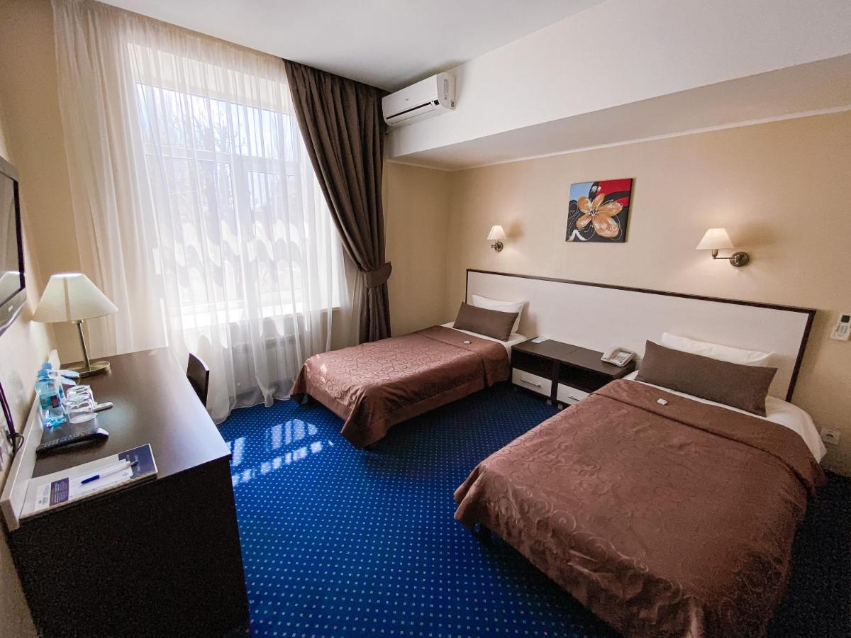 Teatralny Hotel Zaporizhia Exterior photo